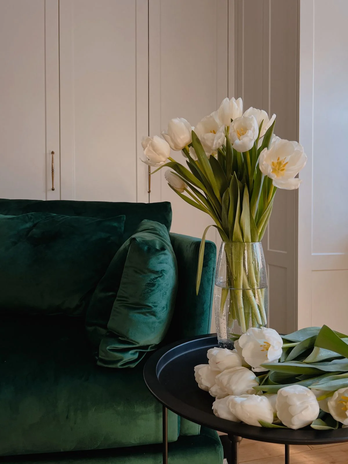 Fresh tulips in a vase in a spring living room