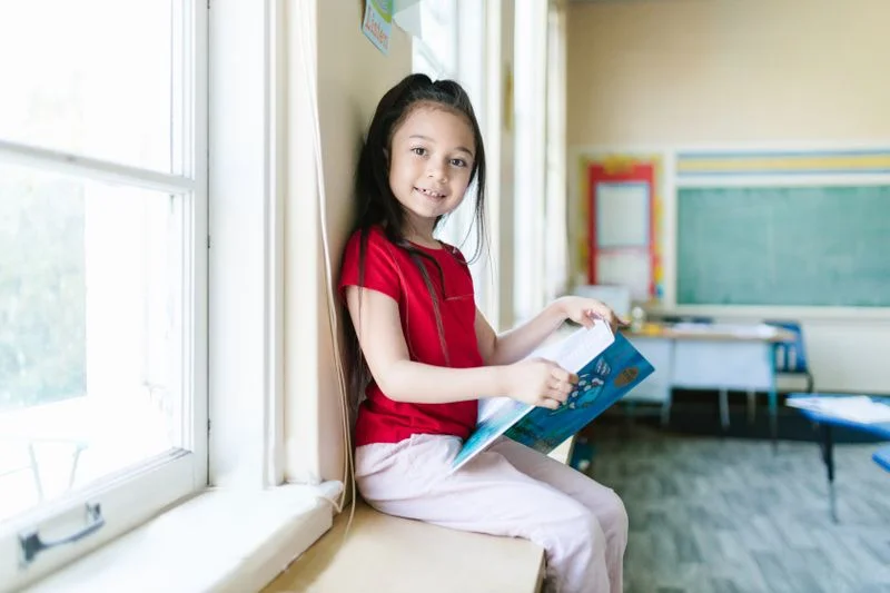 Under-window book bench for kids room