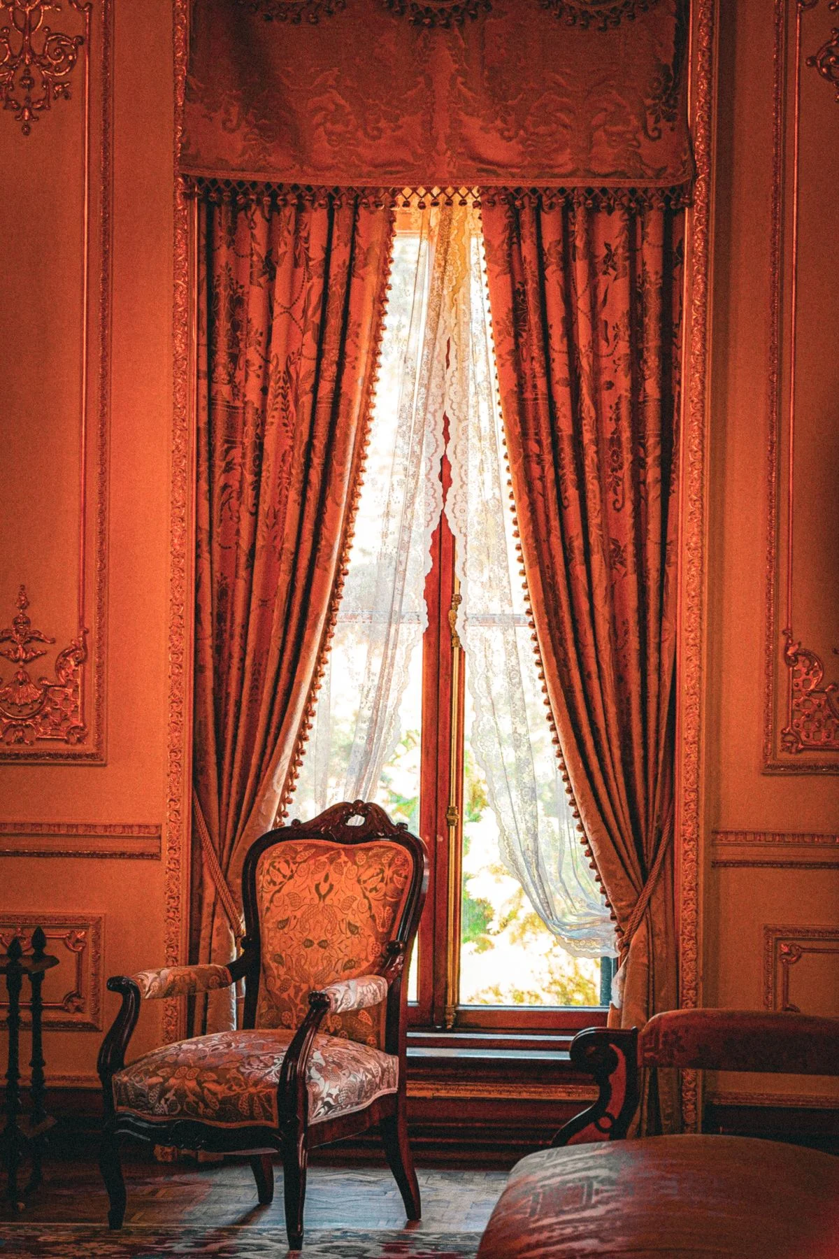 Long elegant curtains in a traditional living room