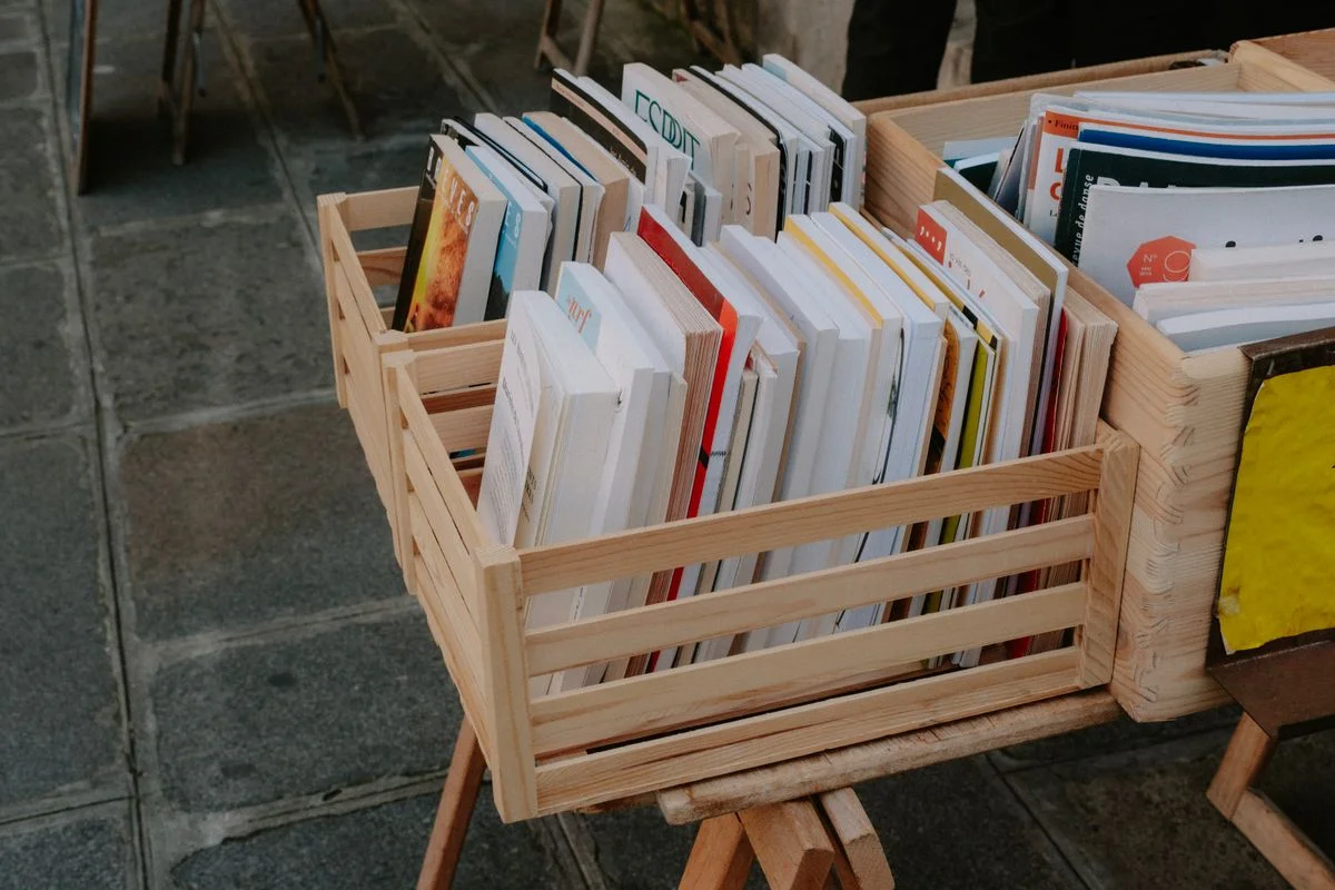 Wooden crate bookshelf DIY for kids