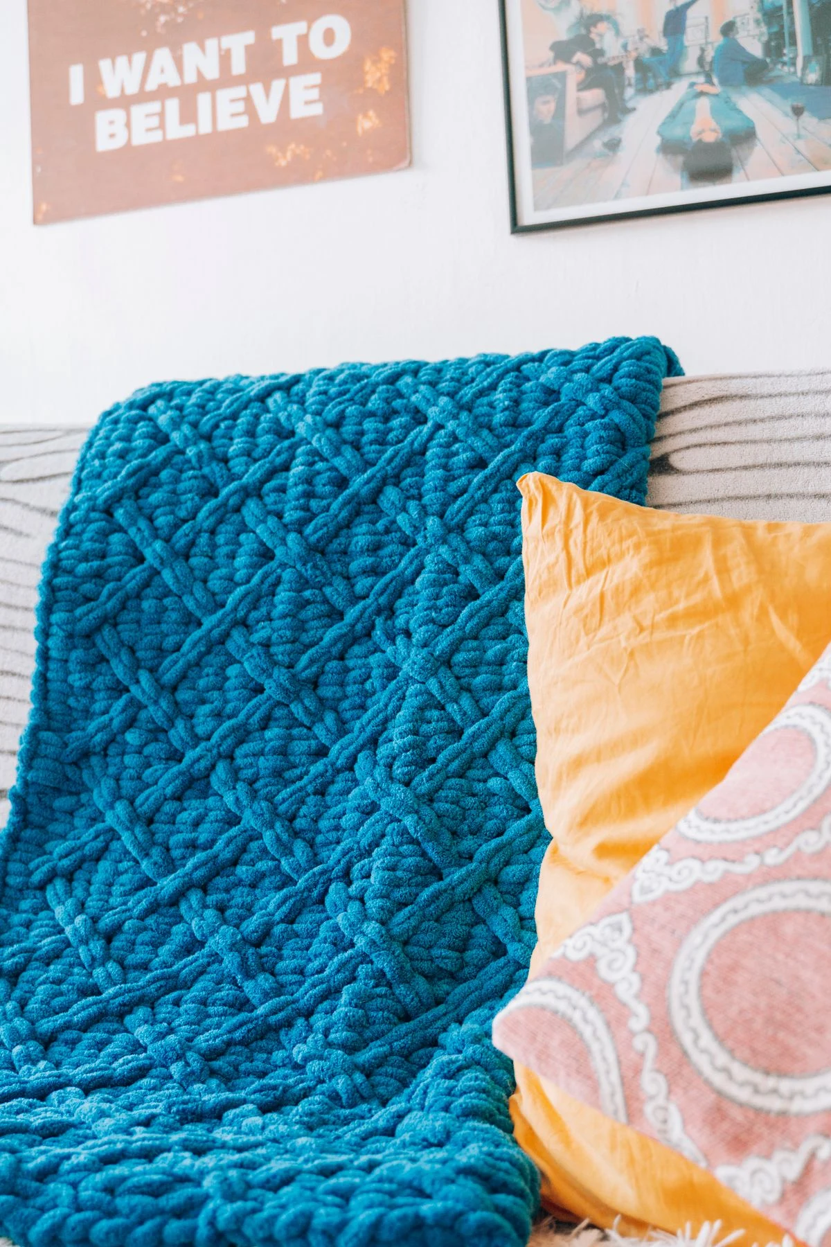 Chunky knit throw blanket on a farmhouse living room sofa