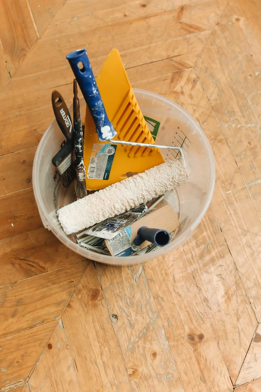 Bucket with tool organizer pockets holding garden tools