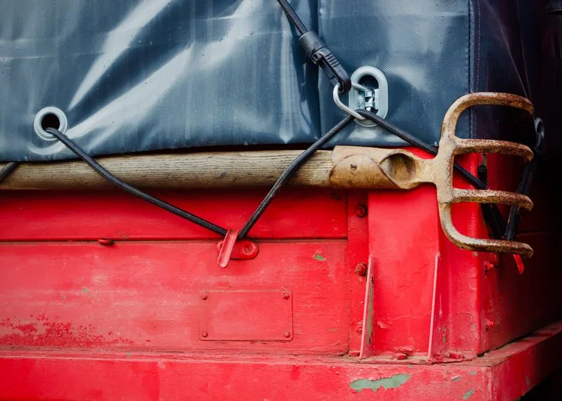 Budget bungee and hook rail system organizing a truck bed